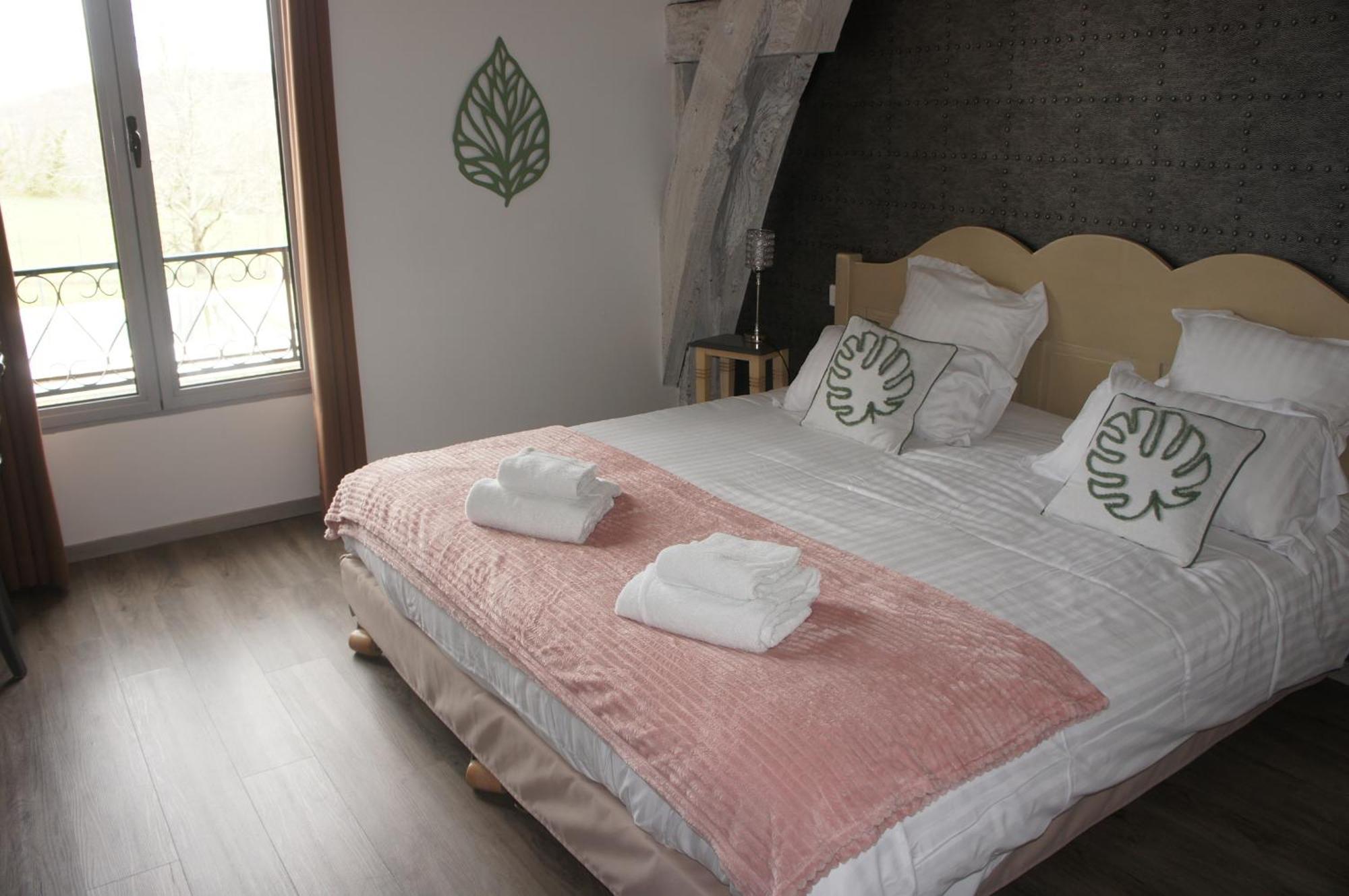 Logis Hotel Auberge De Cartassac Cressensac-Sarrazac Exteriör bild