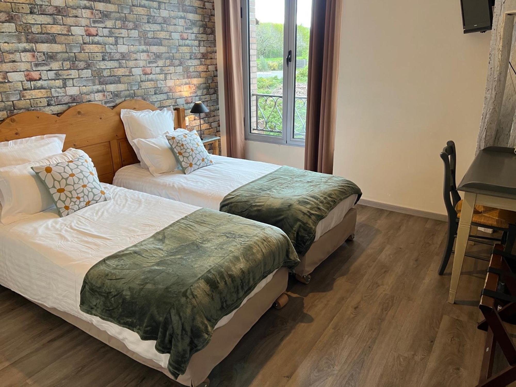 Logis Hotel Auberge De Cartassac Cressensac-Sarrazac Exteriör bild
